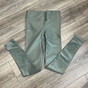KORAL lustrous leggings size small (sage green)